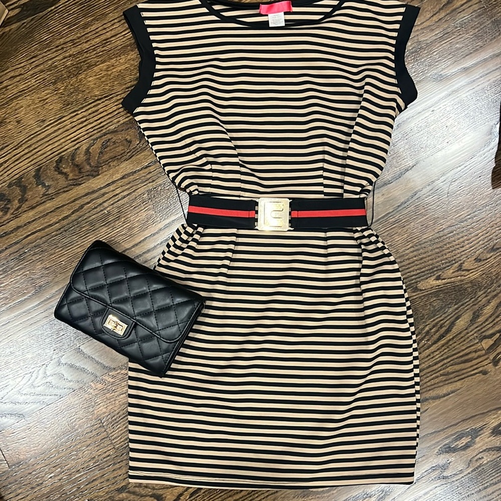 Pretty summer/ evening hanging out dress.